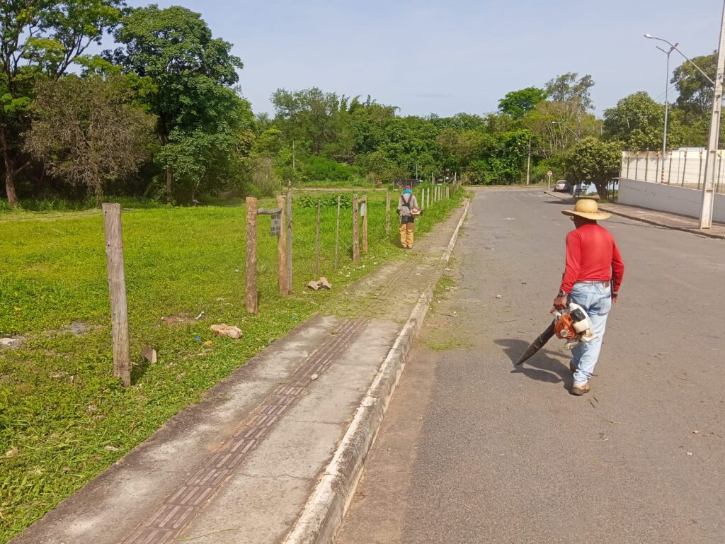 Prefeitura intensifica serviços de roçada em espaços públicos de Bonito Prefeitura intensifica serviços de roçada em espaços públicos de Bonito