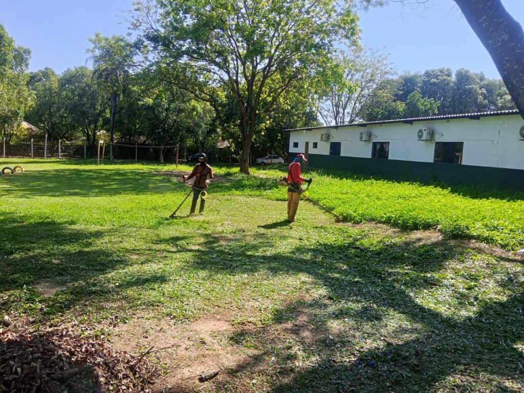 Prefeitura intensifica serviços de roçada em espaços públicos de Bonito Prefeitura intensifica serviços de roçada em espaços públicos de Bonito