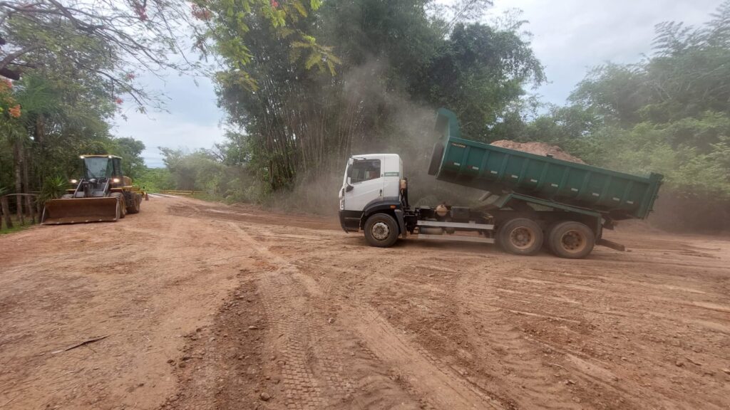 Obras de contenção de erosões são realizadas na Estrada do Turismo, em Bonito