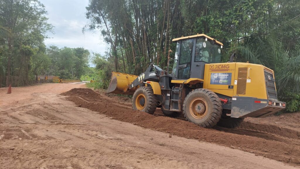 Obras de contenção de erosões são realizadas na Estrada do Turismo, em Bonito Obras de contenção de erosões são realizadas na Estrada do Turismo, em Bonito