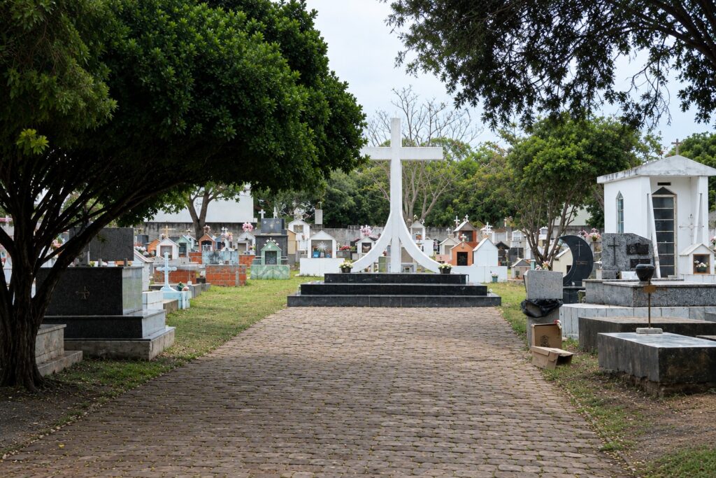 Cemitério Municipal de Bonito terá horário especial no Dia de Finados