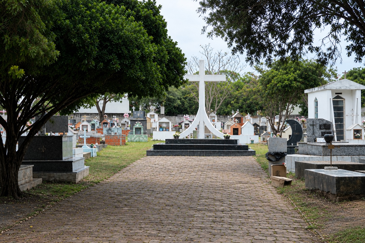 Cemitério Municipal de Bonito terá horário especial no Dia de Finados