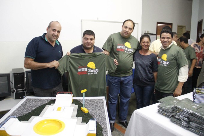 Em busca de mão de obra qualificada, teve inicio ontem o curso de mestre de obras