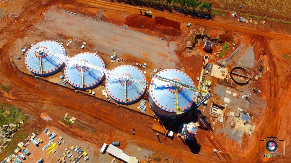 Prefeito visita obras da Empresa Curicaca Armazéns Gerais