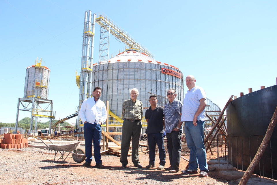 Prefeito visita obras da Empresa Curicaca Armazéns Gerais