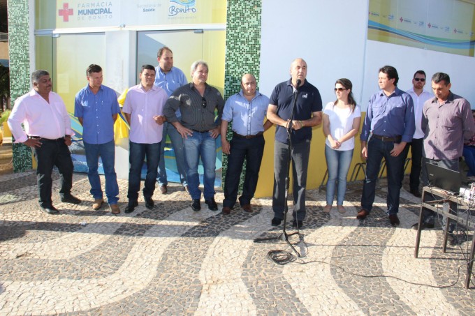 R$ 1 Milhão: Prefeitura inaugura Farmácia Municipal, Centro de Atendimento ao Cidadão e faz entrega veículos para saúde R$ 1 Milhão: Prefeitura inaugura Farmácia Municipal, Centro de Atendimento ao Cidadão e faz entrega veículos para saúde