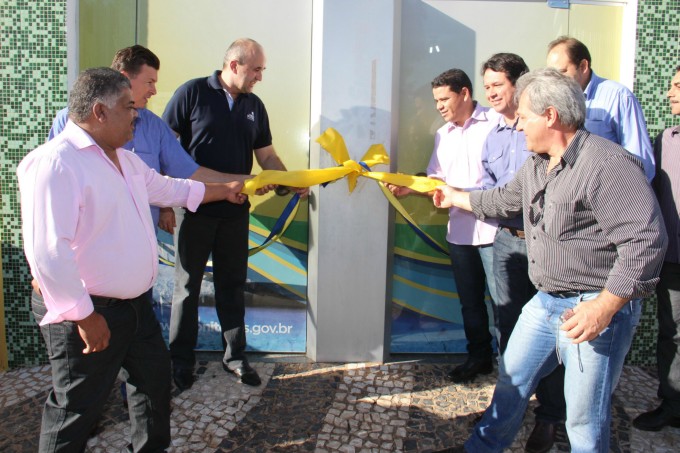 R$ 1 Milhão: Prefeitura inaugura Farmácia Municipal, Centro de Atendimento ao Cidadão e faz entrega veículos para saúde R$ 1 Milhão: Prefeitura inaugura Farmácia Municipal, Centro de Atendimento ao Cidadão e faz entrega veículos para saúde