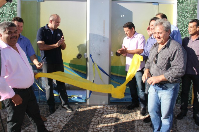 R$ 1 Milhão: Prefeitura inaugura Farmácia Municipal, Centro de Atendimento ao Cidadão e faz entrega veículos para saúde R$ 1 Milhão: Prefeitura inaugura Farmácia Municipal, Centro de Atendimento ao Cidadão e faz entrega veículos para saúde