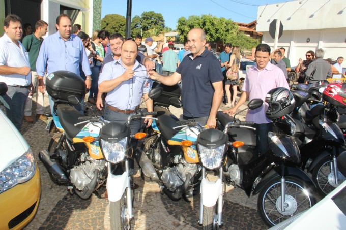 R$ 100 Mil: Prefeitura investe na compra de veículos, e melhora atendimento aos cidadãos de Bonito R$ 100 Mil: Prefeitura investe na compra de veículos, e melhora atendimento aos cidadãos de Bonito