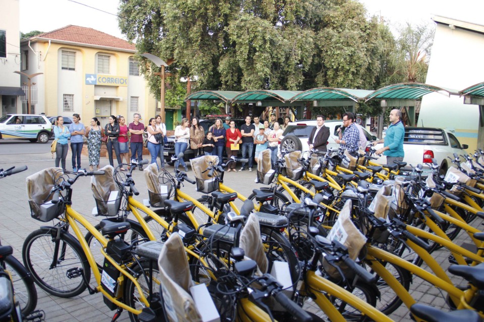 Prefeitura de Bonito faz entrega de bicicletas elétricas para agentes