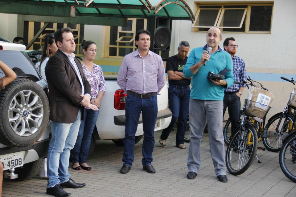 Prefeitura de Bonito faz entrega de bicicletas elétricas para agentes