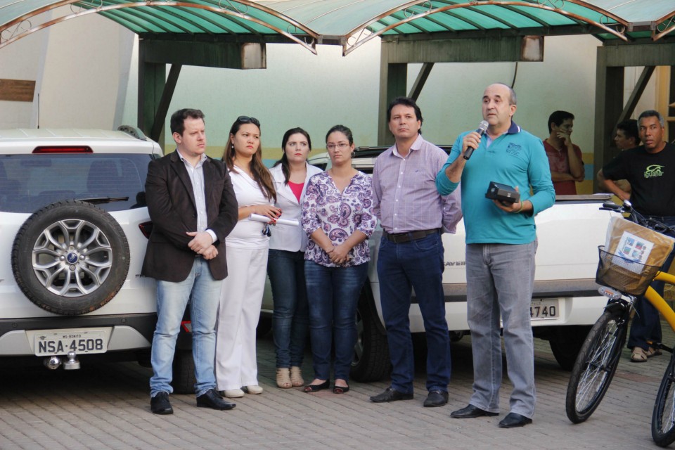 Prefeitura de Bonito faz entrega de bicicletas elétricas para agentes