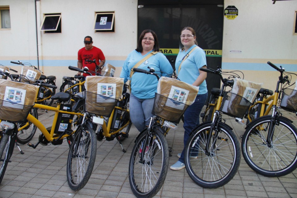Prefeitura de Bonito faz entrega de bicicletas elétricas para agentes