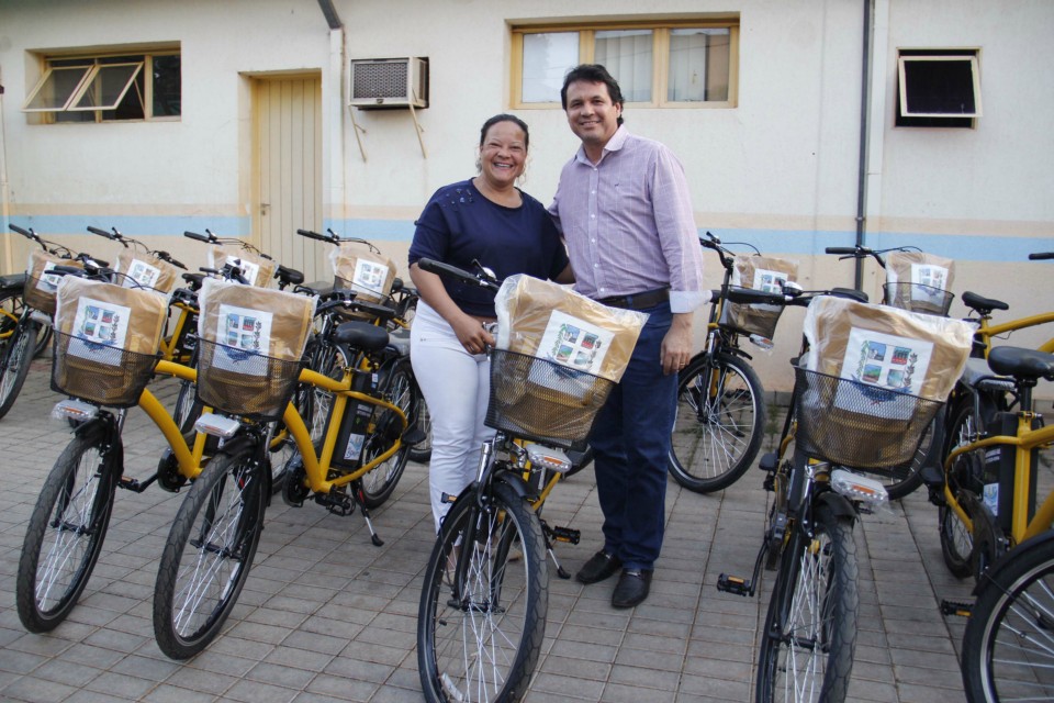 Prefeitura de Bonito faz entrega de bicicletas elétricas para agentes