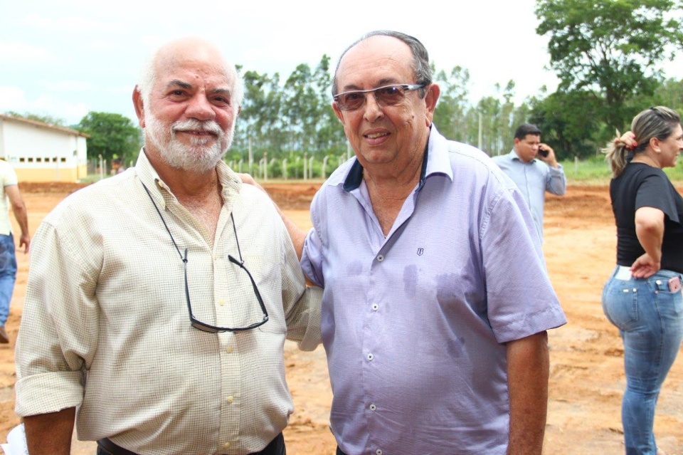 Prefeito lança obra de construção de creche na Vila Marambaia