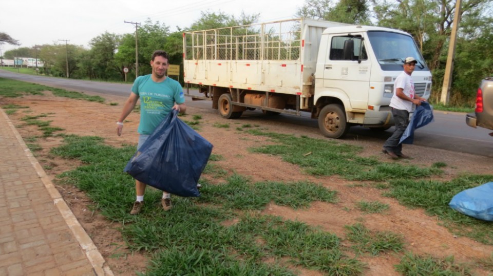 Pista de caminhada x Lixo