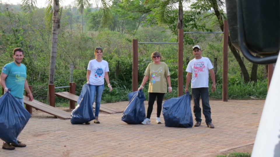 Pista de caminhada x Lixo