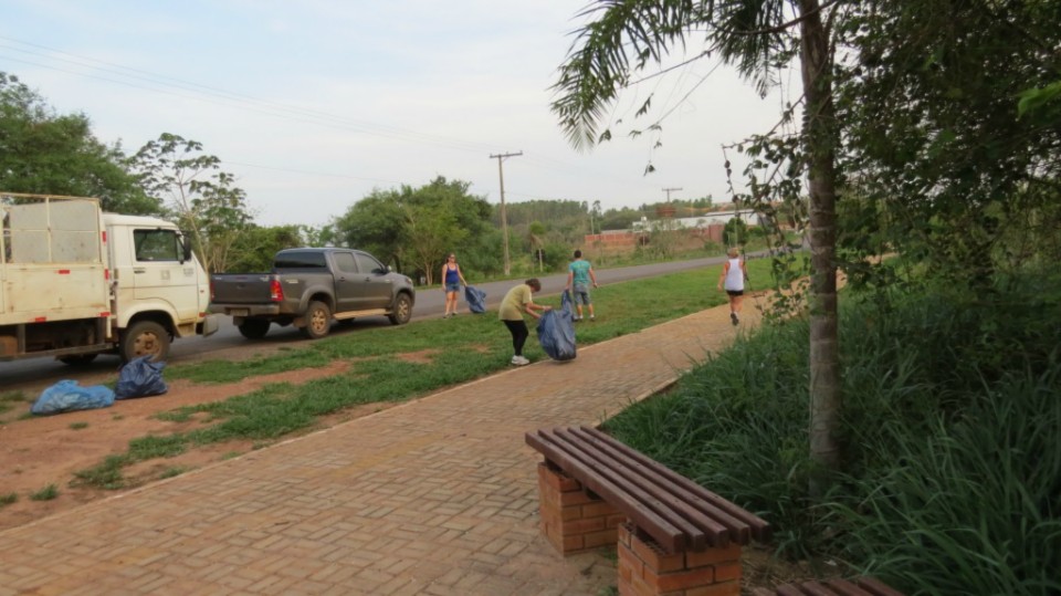 Pista de caminhada x Lixo