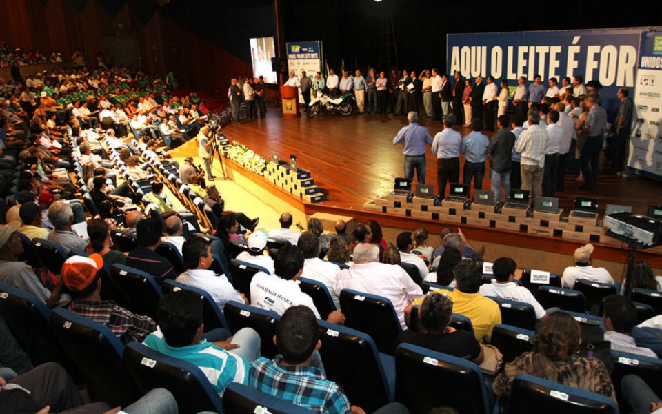 Secretário de Produção e Desenvolvimento Rural participa de encontro do Programa Leite Forte