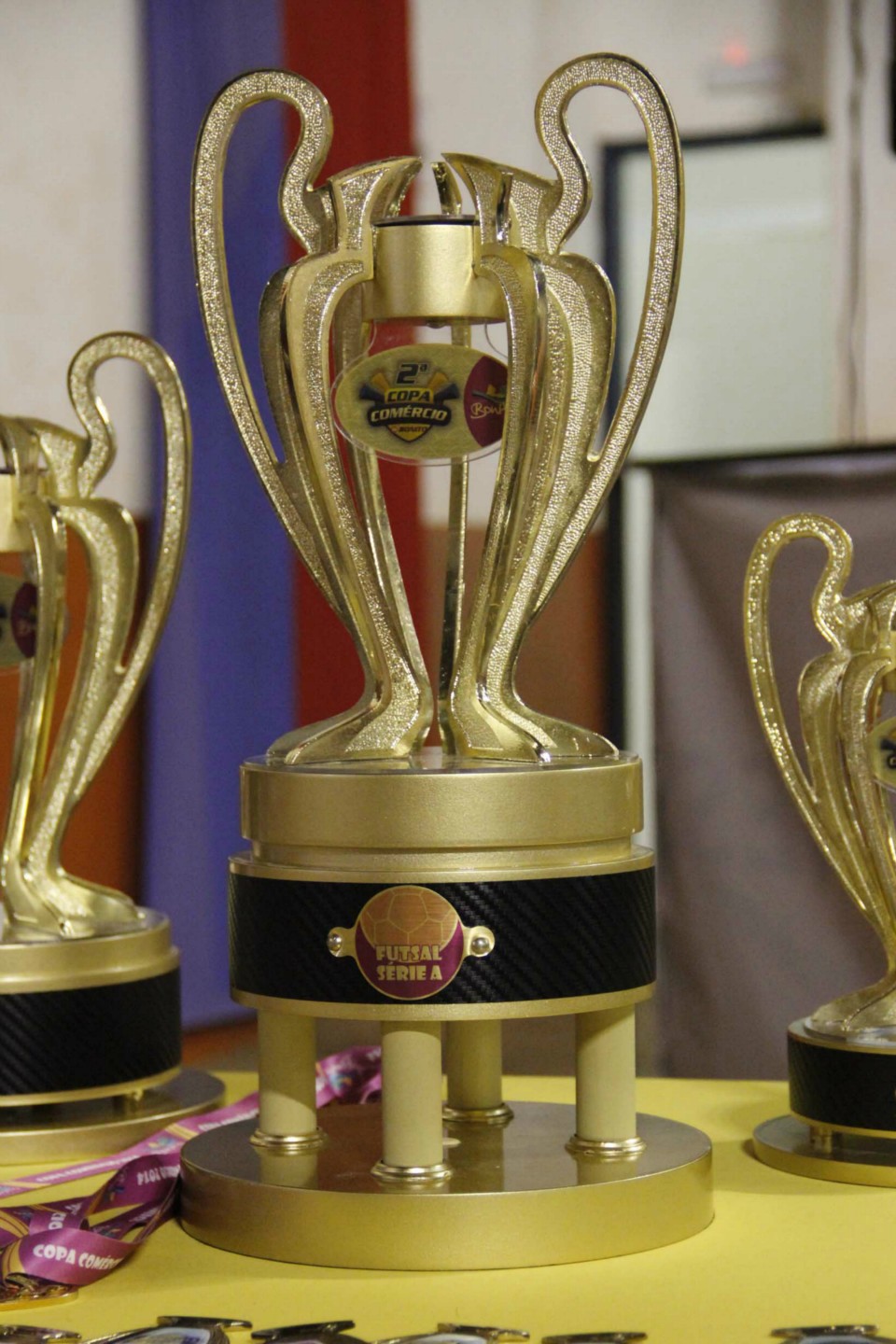 Embala Bonito leva a taça da Copa Comércio de Futsal