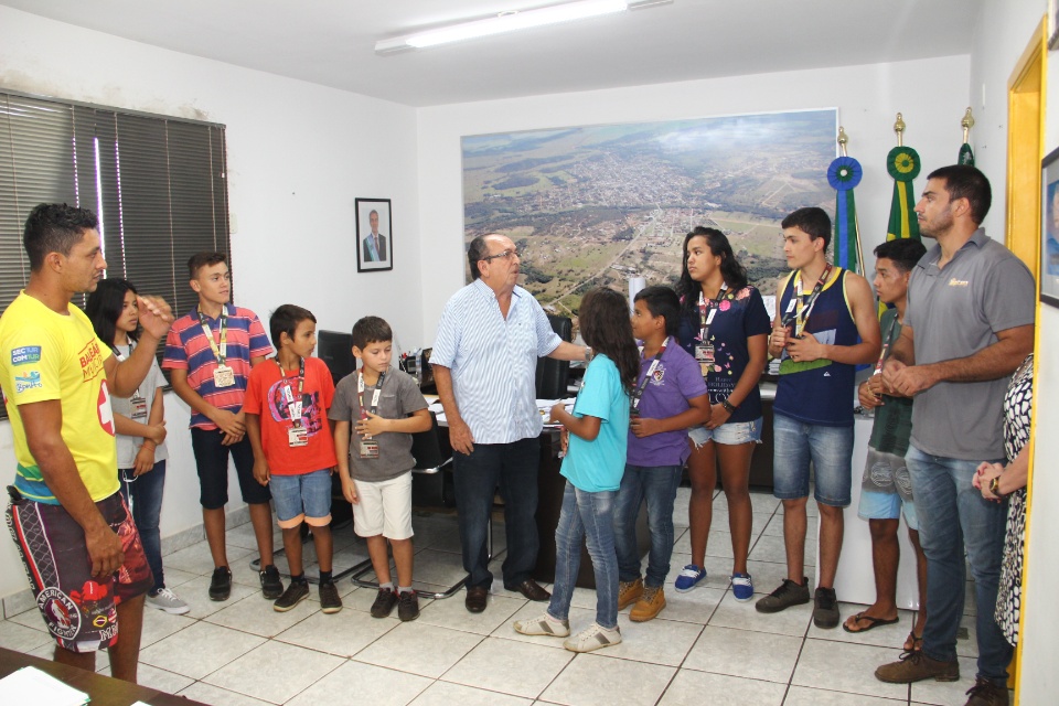 Prefeito recebe alunos de Jiu Jitsu do Instituto Arte Transformar