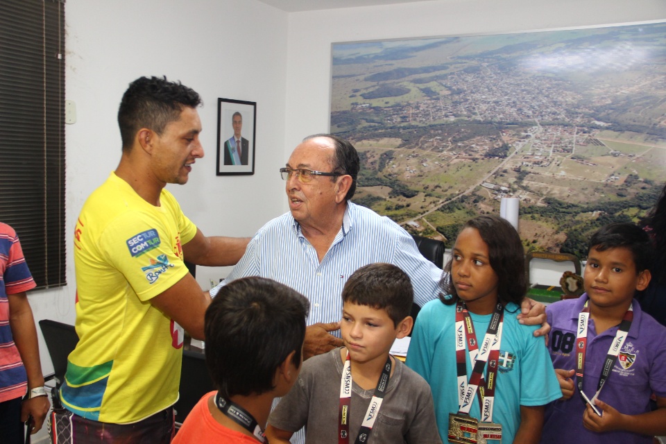 Prefeito recebe alunos de Jiu Jitsu do Instituto Arte Transformar