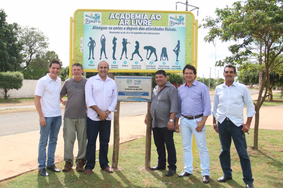 Município recebe 32 casas populares, novas instalações em saúde e uma UTI móvel