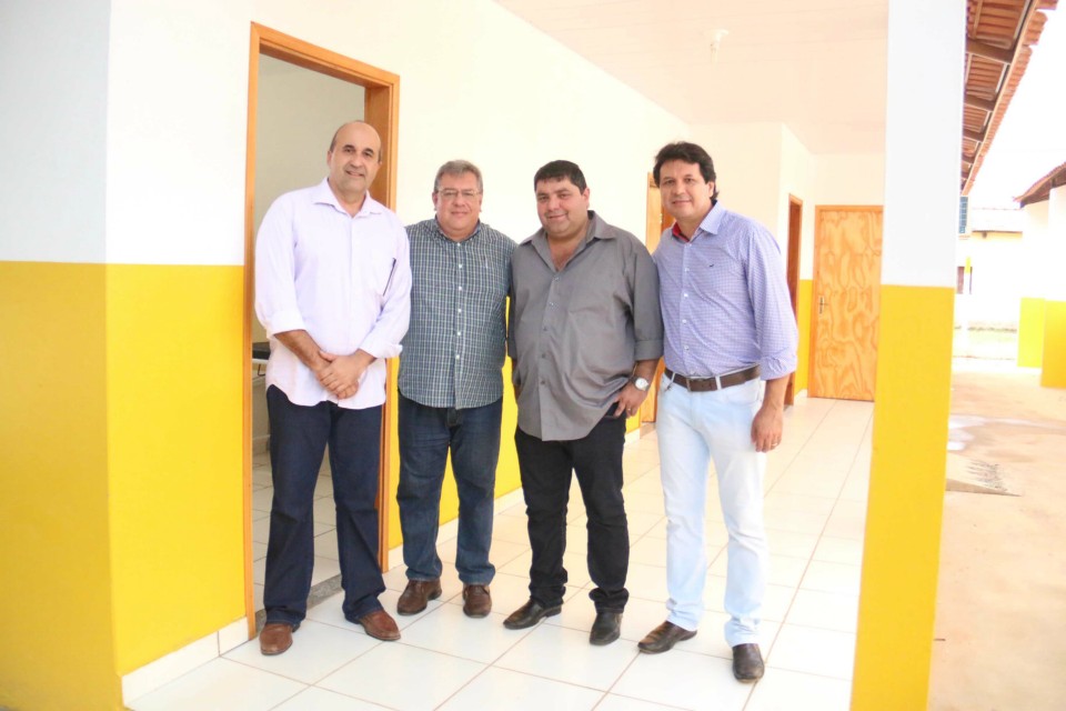 Município recebe 32 casas populares, novas instalações em saúde e uma UTI móvel