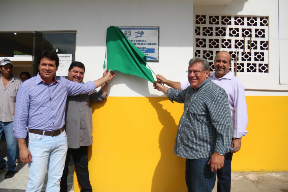 Município recebe 32 casas populares, novas instalações em saúde e uma UTI móvel