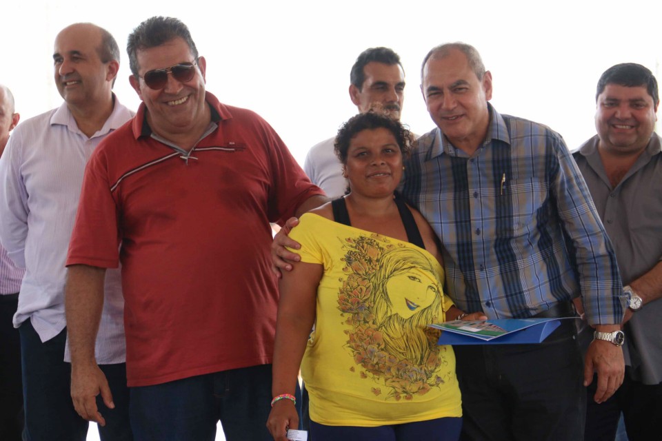 Município recebe 32 casas populares, novas instalações em saúde e uma UTI móvel
