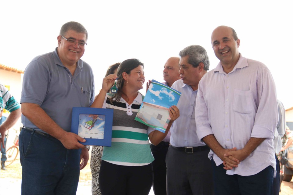 Município recebe 32 casas populares, novas instalações em saúde e uma UTI móvel