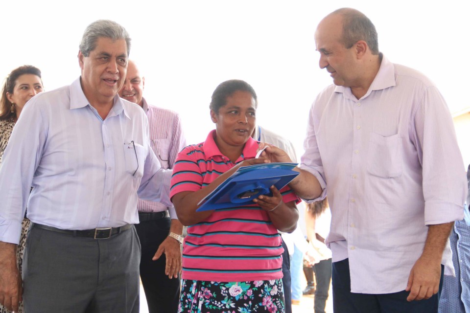 Município recebe 32 casas populares, novas instalações em saúde e uma UTI móvel