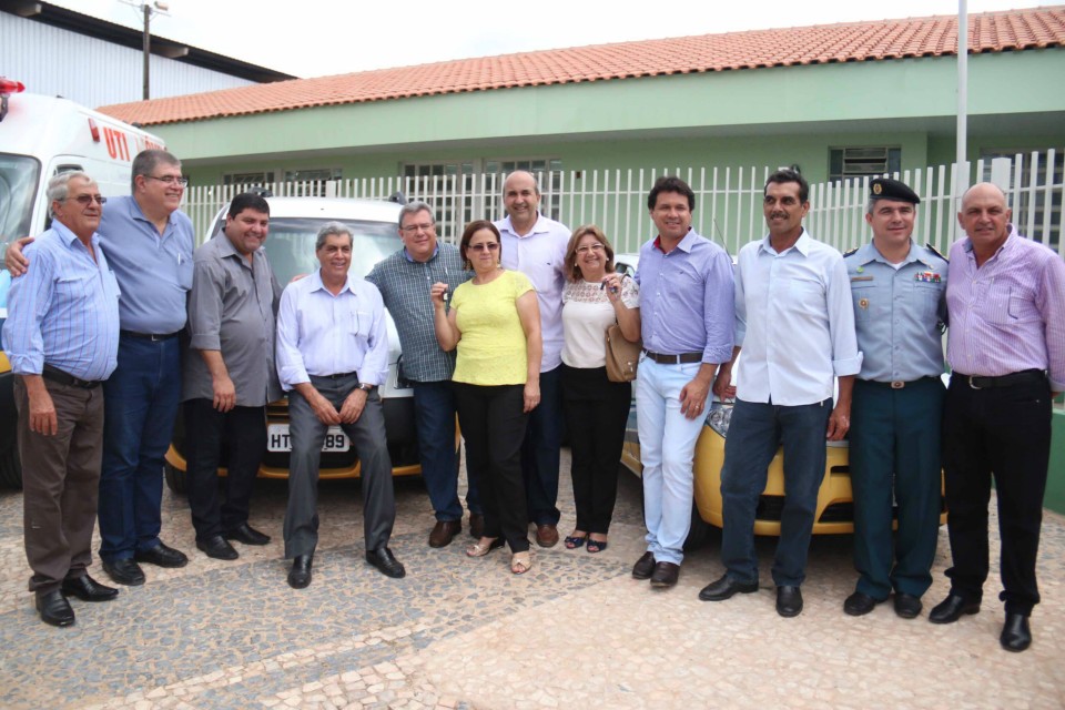 Município recebe 32 casas populares, novas instalações em saúde e uma UTI móvel