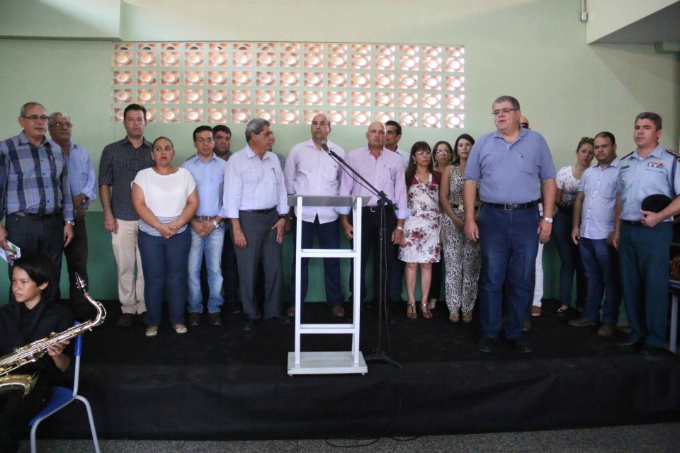 Município recebe 32 casas populares, novas instalações em saúde e uma UTI móvel