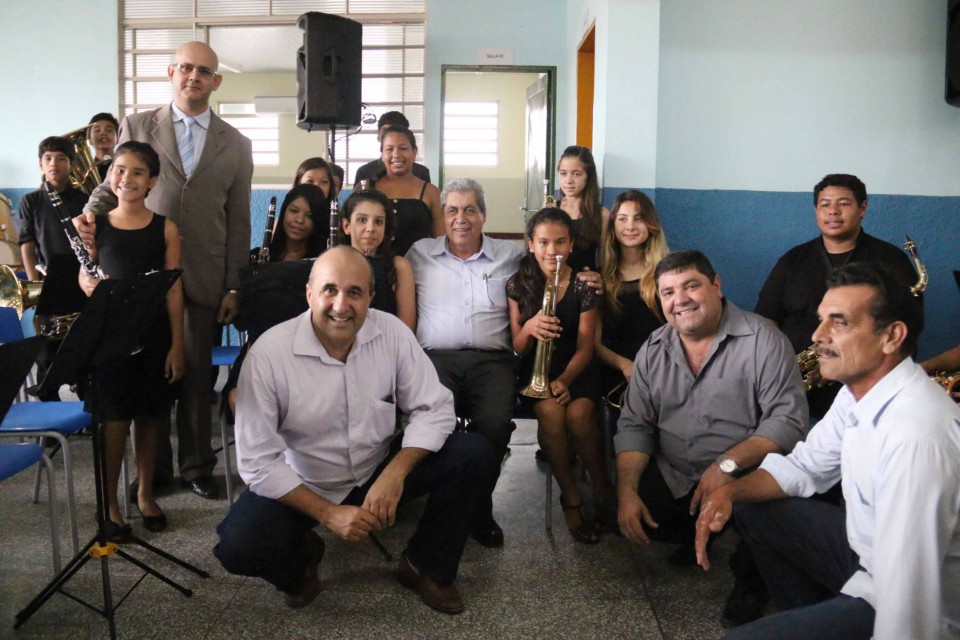 Município recebe 32 casas populares, novas instalações em saúde e uma UTI móvel