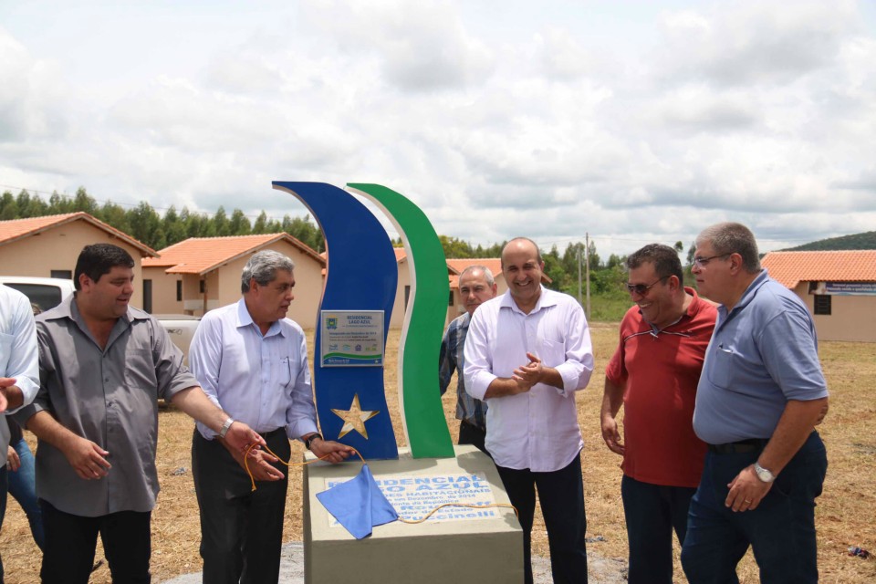 Município recebe 32 casas populares, novas instalações em saúde e uma UTI móvel