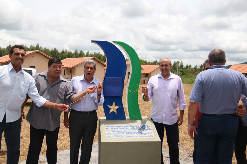 Município recebe 32 casas populares, novas instalações em saúde e uma UTI móvel