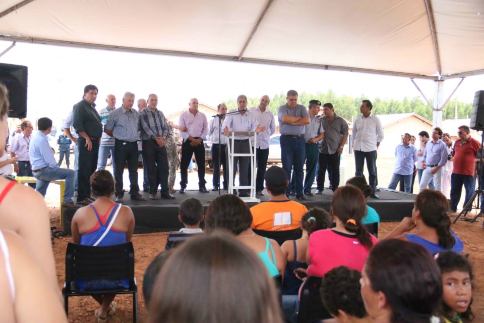 Município recebe 32 casas populares, novas instalações em saúde e uma UTI móvel