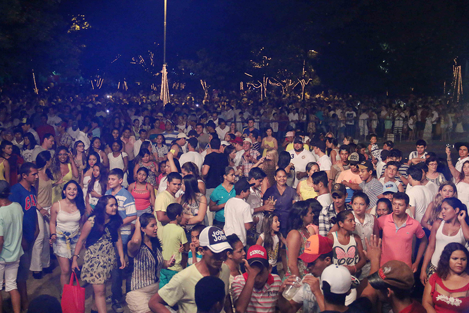 Réveillon da Prefeitura Municipal atrai 15 mil pessoas a Praça da Liberdade Réveillon da Prefeitura Municipal atrai 15 mil pessoas a Praça da Liberdade