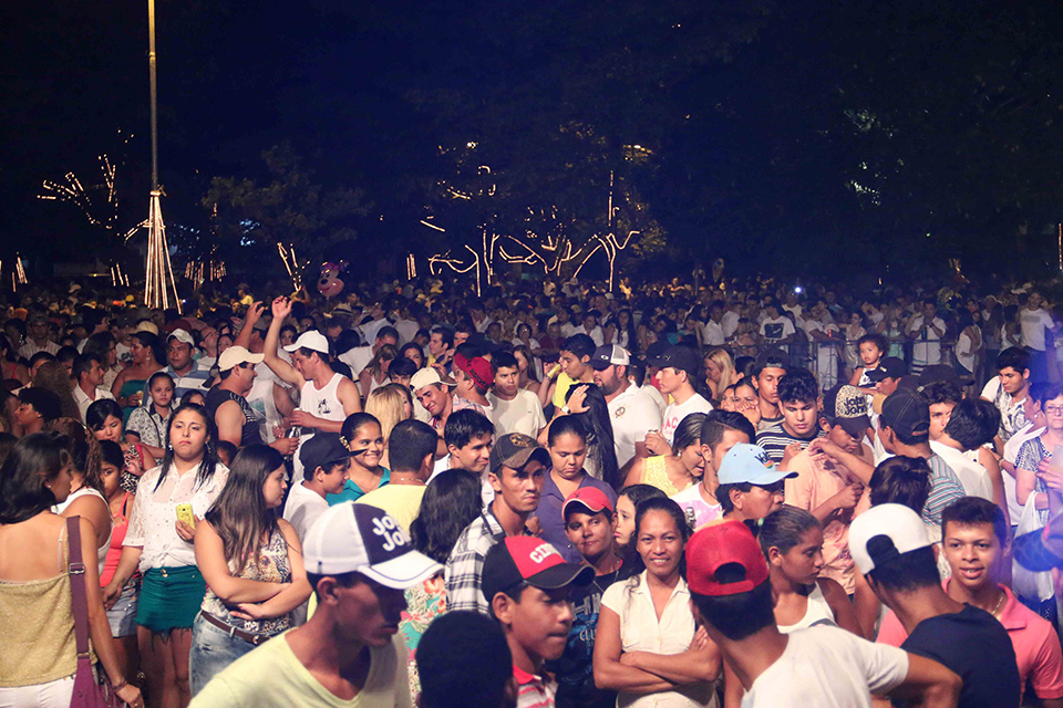 Réveillon da Prefeitura Municipal atrai 15 mil pessoas a Praça da Liberdade Réveillon da Prefeitura Municipal atrai 15 mil pessoas a Praça da Liberdade