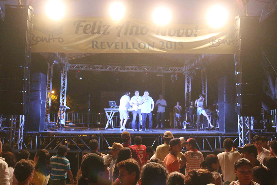 Réveillon da Prefeitura Municipal atrai 15 mil pessoas a Praça da Liberdade Réveillon da Prefeitura Municipal atrai 15 mil pessoas a Praça da Liberdade