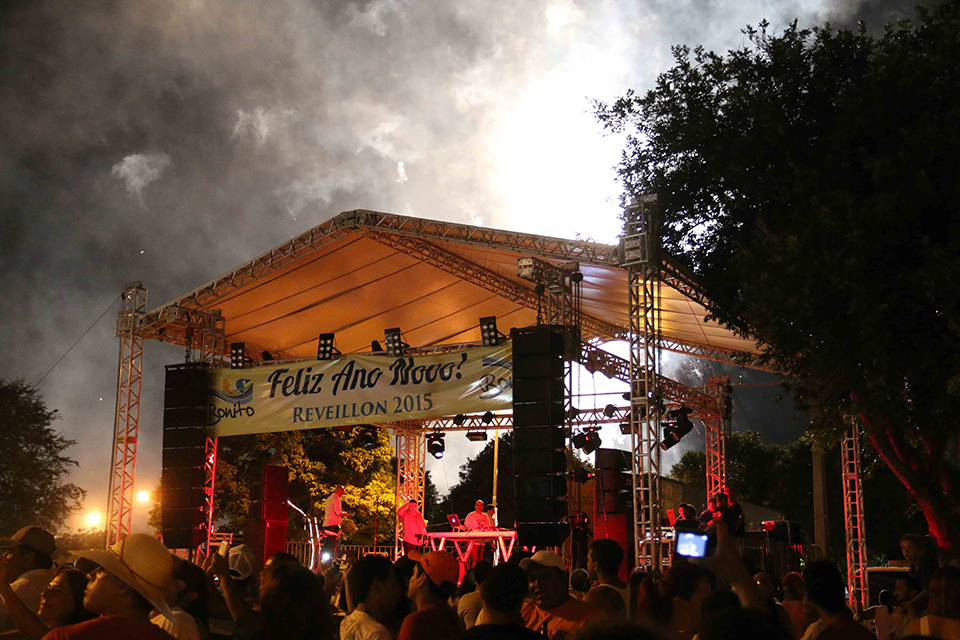 Réveillon da Prefeitura Municipal atrai 15 mil pessoas a Praça da Liberdade Réveillon da Prefeitura Municipal atrai 15 mil pessoas a Praça da Liberdade