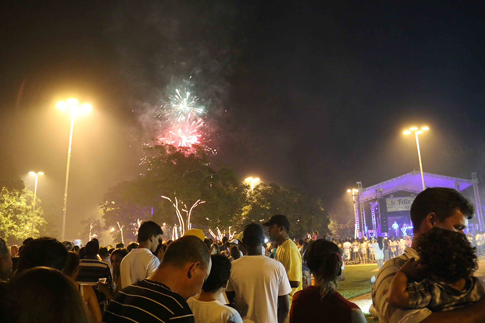 Réveillon da Prefeitura Municipal atrai 15 mil pessoas a Praça da Liberdade Réveillon da Prefeitura Municipal atrai 15 mil pessoas a Praça da Liberdade