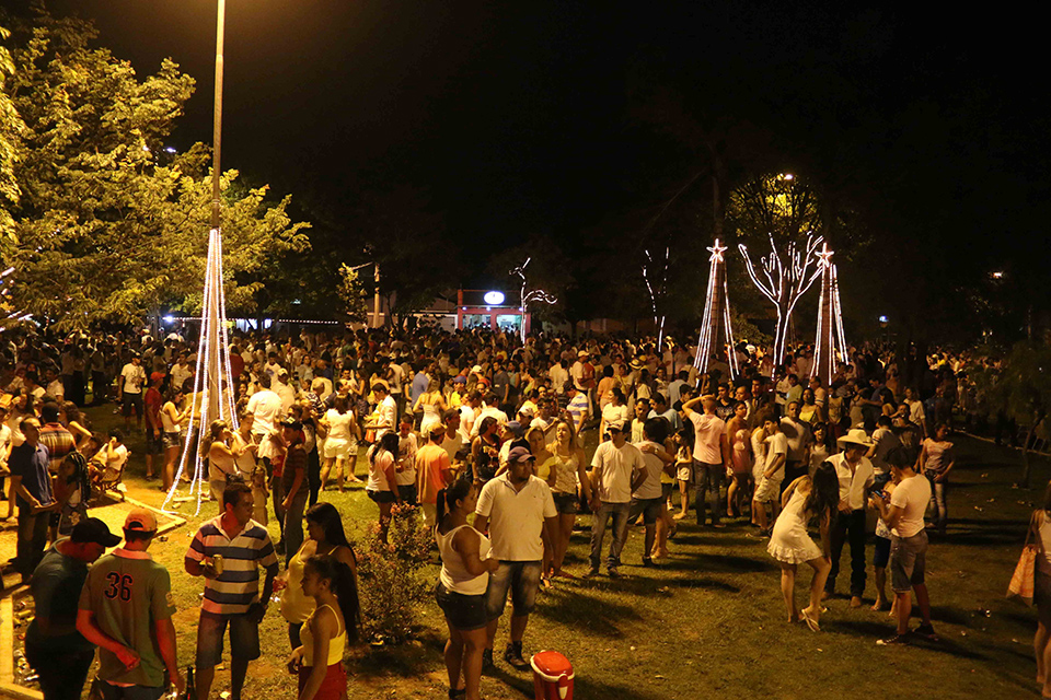 Réveillon da Prefeitura Municipal atrai 15 mil pessoas a Praça da Liberdade Réveillon da Prefeitura Municipal atrai 15 mil pessoas a Praça da Liberdade