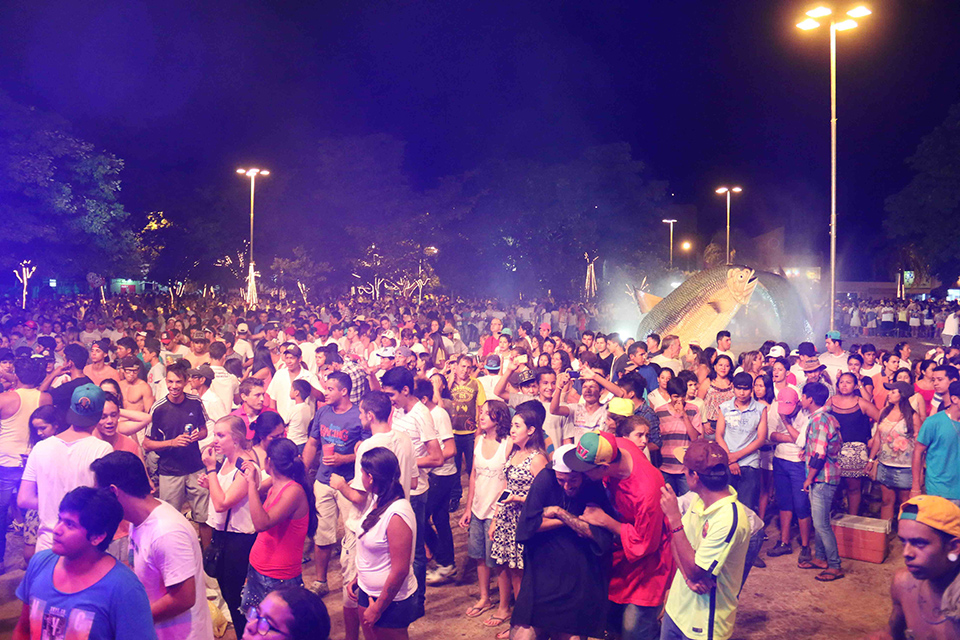 Réveillon da Prefeitura Municipal atrai 15 mil pessoas a Praça da Liberdade Réveillon da Prefeitura Municipal atrai 15 mil pessoas a Praça da Liberdade