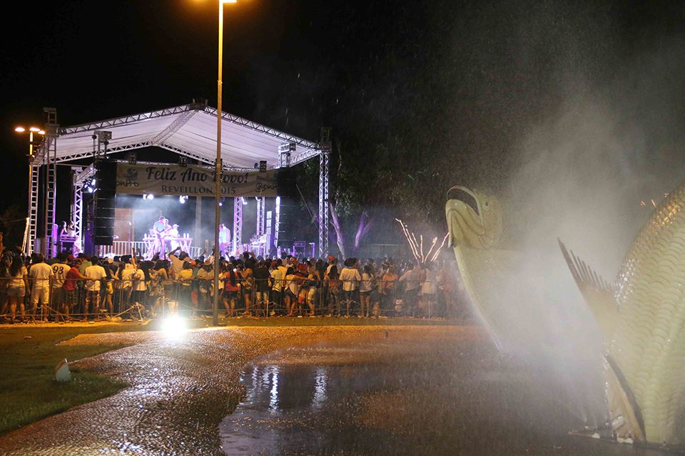 Réveillon da Prefeitura Municipal atrai 15 mil pessoas a Praça da Liberdade Réveillon da Prefeitura Municipal atrai 15 mil pessoas a Praça da Liberdade