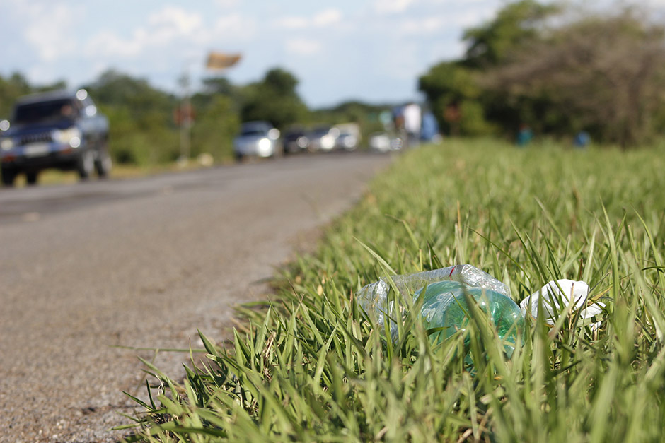 Mutirão em rodovia de Bonito recolhe 55 sacos de lixo