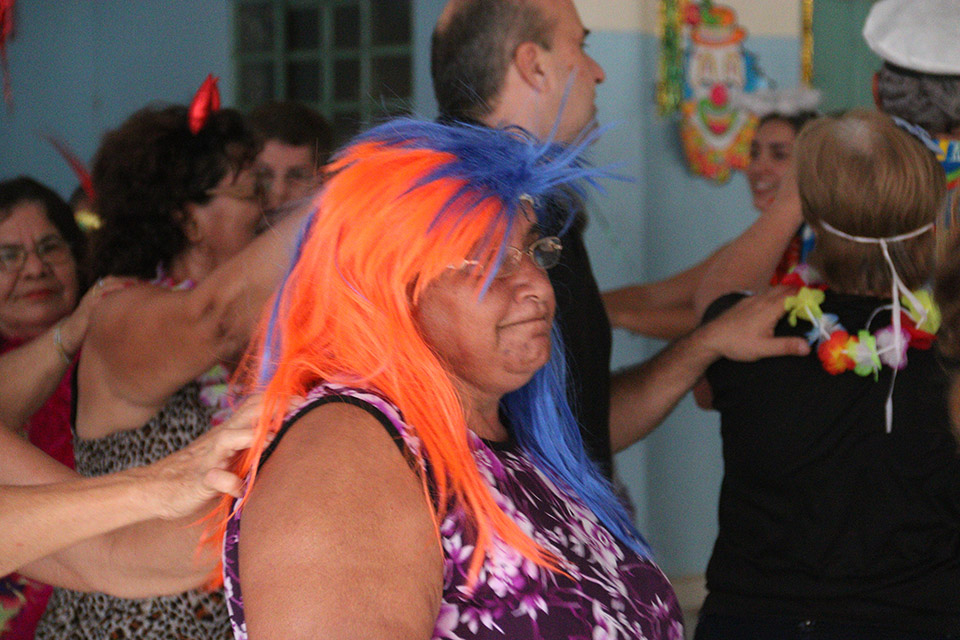 SAS realiza baile de Carnaval para idosos do município