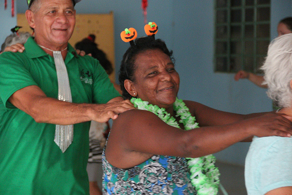 SAS realiza baile de Carnaval para idosos do município