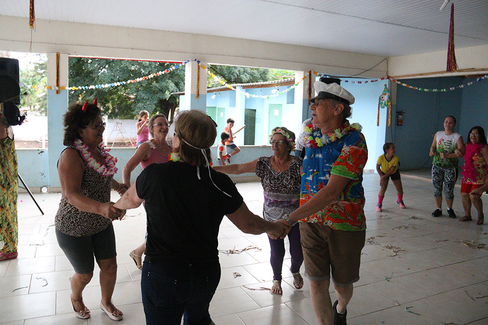 SAS realiza baile de Carnaval para idosos do município